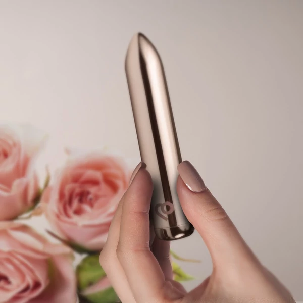 Mini vibrátor, újratölthető vibráló golyó arany rózsában Ro 90