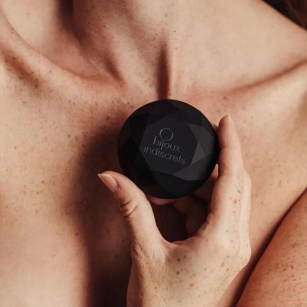 Fekete gyémánt alakú vibrátor  - Twenty One Vibrating Diamond limited edition matte black