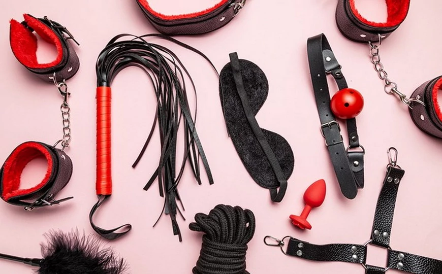 Titkos vágyak felfedezése: BDSM, szerepjáték és izgalmas kiegészítők