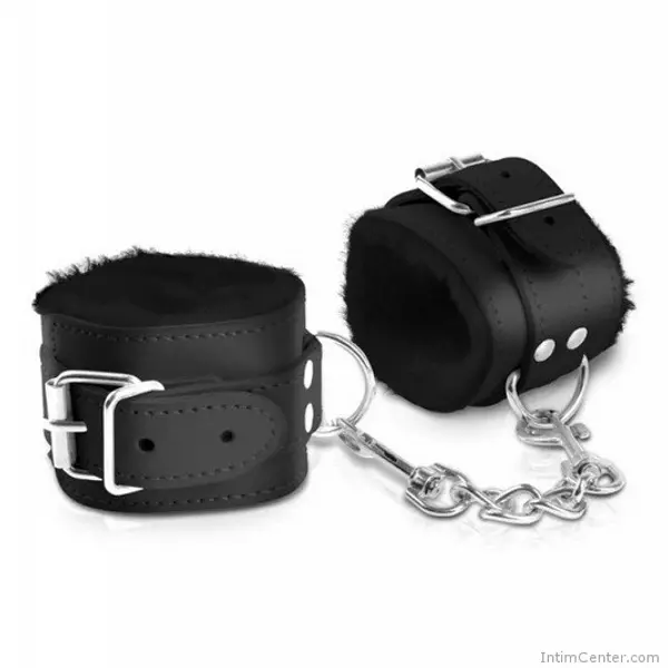 Cumfy Cuffs szőrős bélésű műbőr csuklóbilincs